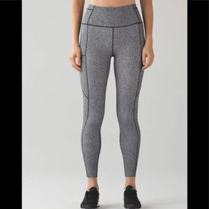 Lululemon Fast & Free Black & White Frozen Fizz 7/8 Tights Size Small